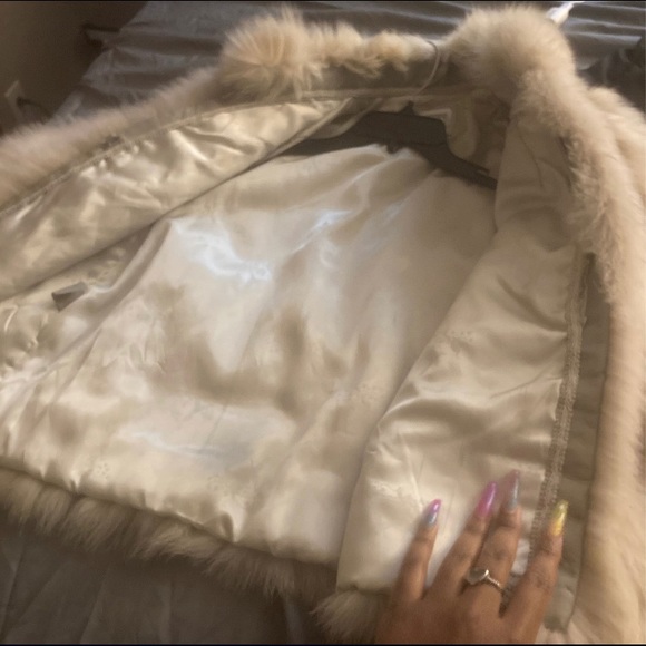 FOX FUR COAT - Picture 2 of 4